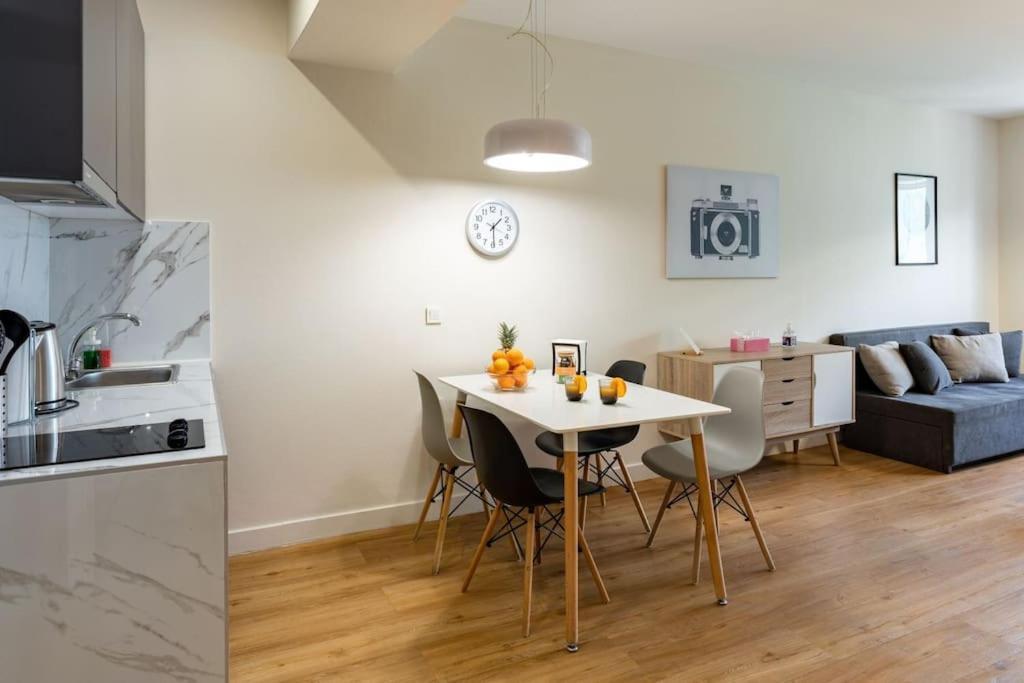 Large Comfy, Modern Studio 5 Min To Acropolis Athens Luaran gambar