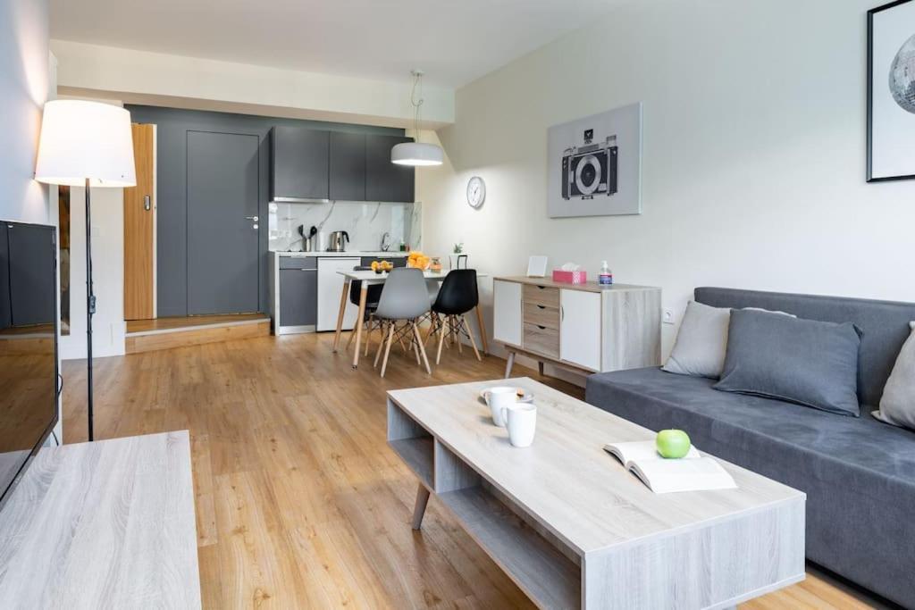 Large Comfy, Modern Studio 5 Min To Acropolis Athens Luaran gambar