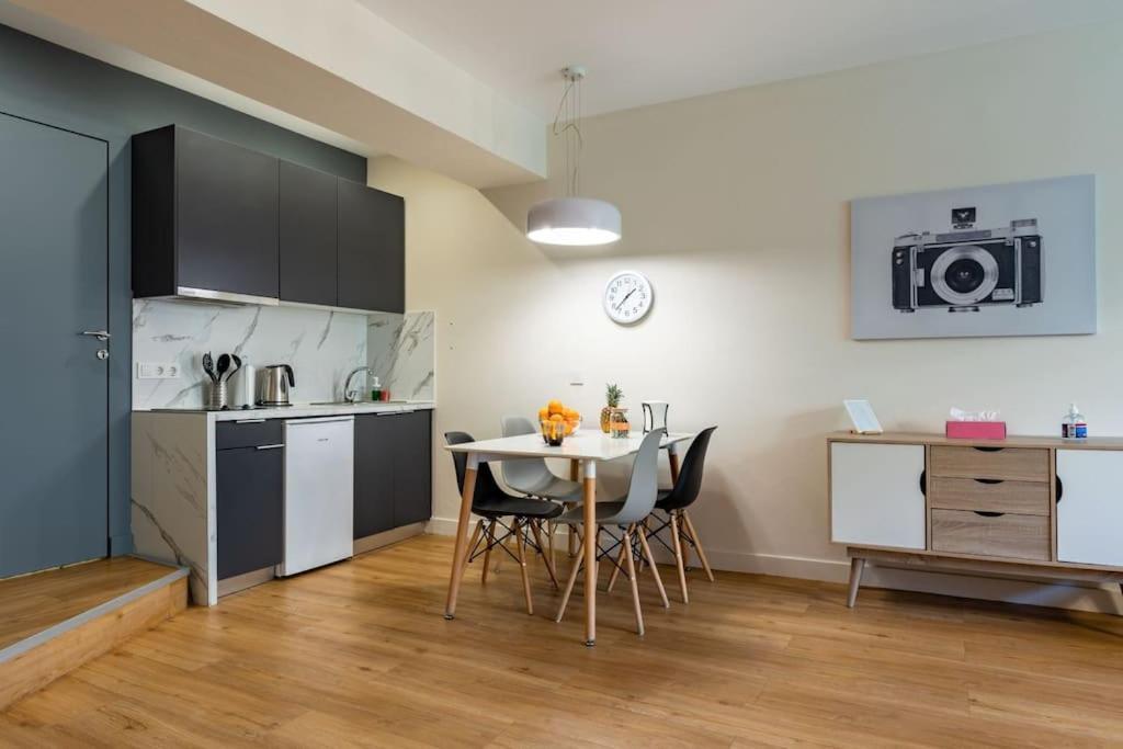 Large Comfy, Modern Studio 5 Min To Acropolis Athens Luaran gambar
