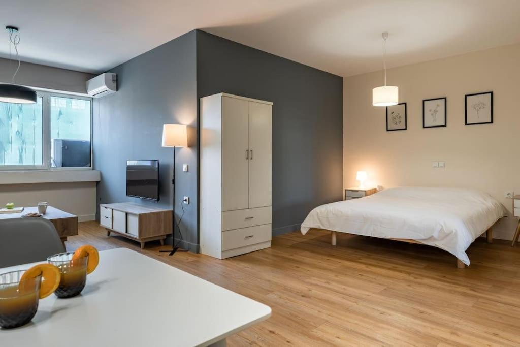 Large Comfy, Modern Studio 5 Min To Acropolis Athens Luaran gambar